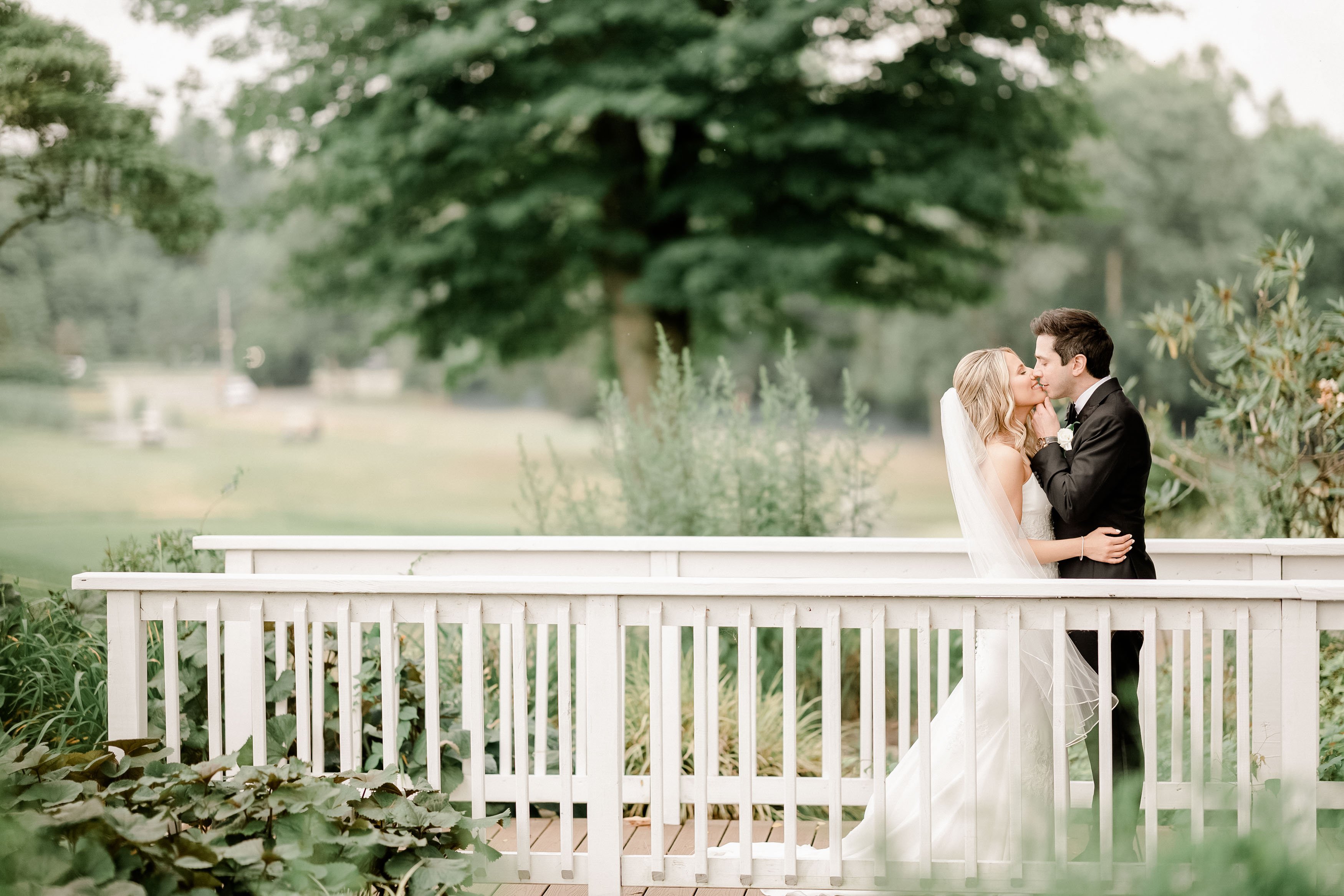 Light and Airy Wedding Photos at Stonebridge Country Club